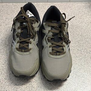 Saucony Men's Athletic Shoes in Tan and Black